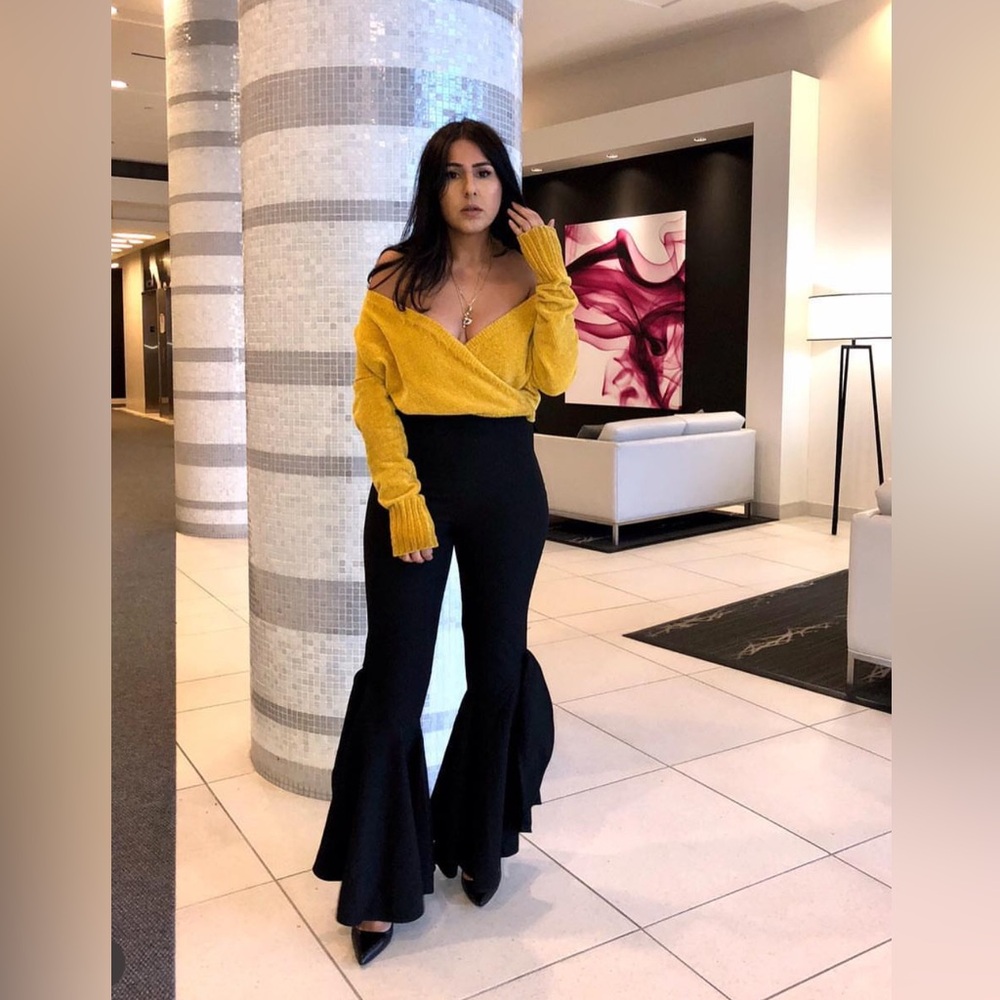 🛍️BEAUTIFUL VINTAGE Top with Black Flared Pants